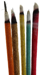 baguettes d'encens aromatiques, fond blanc