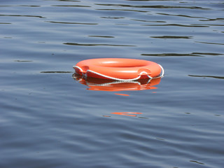 Rettungsring im Wasser