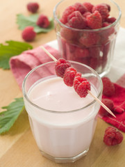 Yogurt with raspberries