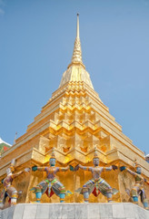 Fototapeta na wymiar Gold palace in Bangkok thailand