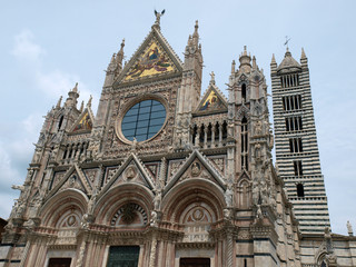 Fototapeta na wymiar Siena - Duomo .The western facade