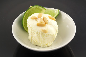 Mousse Ricotta e Pinoli