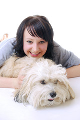 Junge Frau mit Havanese