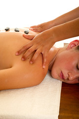 shoulder massage with stone-massaggio a spalle con pietre