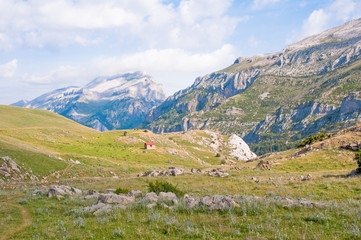 Fototapeta na wymiar Dolina w Pirenejach
