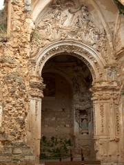 Fototapeta na wymiar Ruiny w Monasterio de Piedra