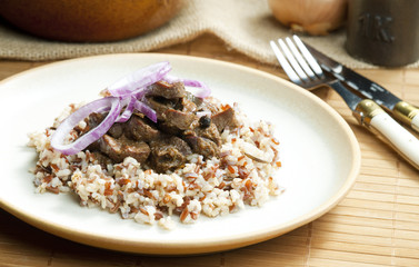 pork kidney on onion with wild rice