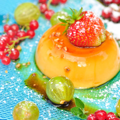 Vanillepudding mit Karamellsoße