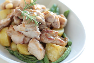 Chicken and potato's herb sauteed