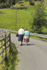 passeggiata anziani