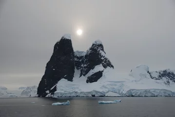 Foto auf Glas Antarctic sunrise © eran