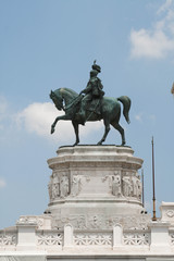 Fototapeta na wymiar Konny pomnik Vittorio Emanuele