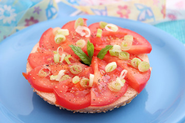 Bagel mit Tomaten
