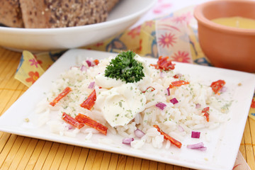 Reissalat mit Paprikasalami