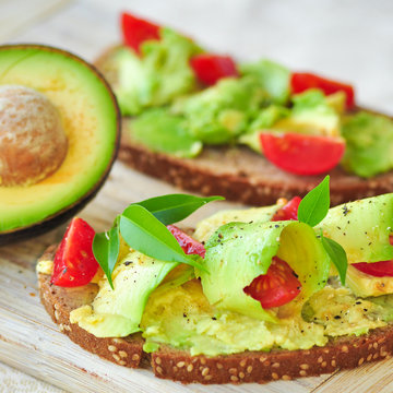 Guacamole auf Brot