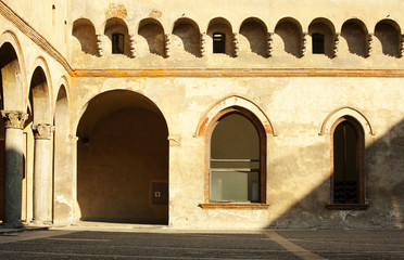 Fototapeta na wymiar Dziedziniec Castello Sforzesco, Mediolan