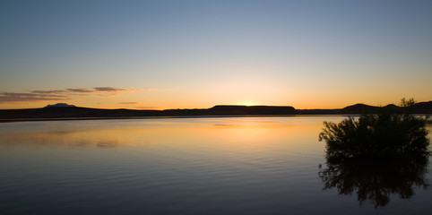 Fototapeta na wymiar Lake Powell Sunset