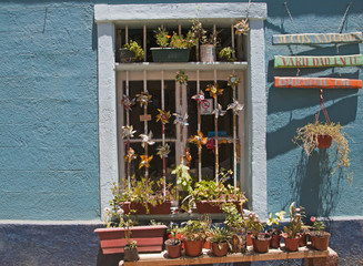 Fototapeta na wymiar Cafe window in Valpariso, Chile