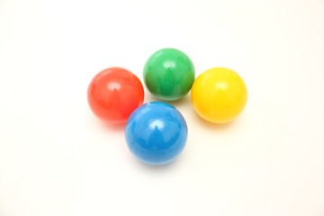 Quatre boules de couleur