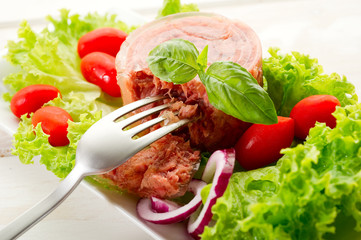 canned meat with salad-carne in scatola e insalata