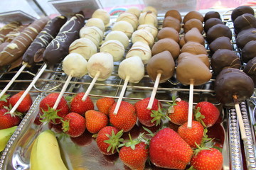 Schokofrüchte Trauben, Erdbeeren, Bananen