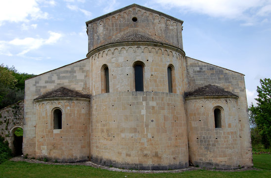 Serramonacesca's abbey