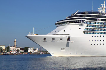 Kreuzfahrtschiff © Horst Schmidt