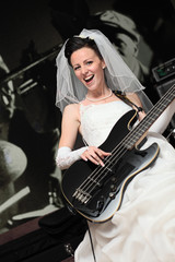 Obraz na płótnie Canvas bride with guitar.