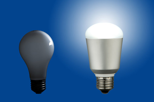 LED電球と白熱電球