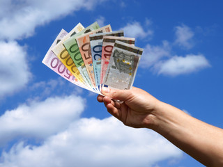 Geldscheine in der Hand