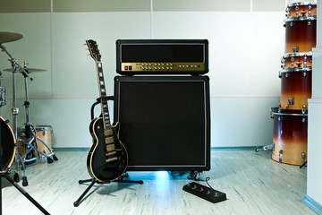 Guitar cabinet with amplifier