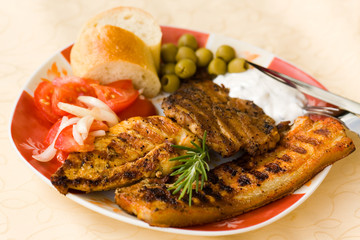 Grill,Geflügel und Bauchspeck