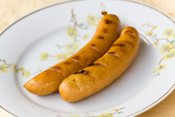 Bratwurst , gegrillt