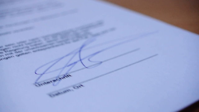HD720p Signature on a business document