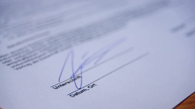 HD720p Signature on a business document