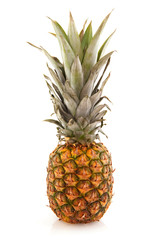 Obraz premium Fresh whole pineapple
