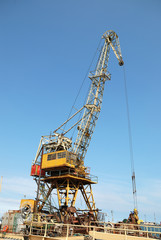 Fototapeta na wymiar Sea platform with the crane