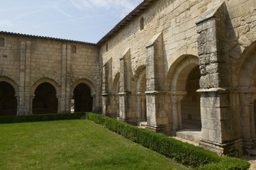 Fototapeta premium abbaye de nieul sur l'autise en vendée