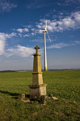 Wegekreuz mit Windrad
