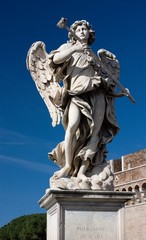 Fototapeta na wymiar Berniniego marmurowy posąg anioła, Rzym, Włochy