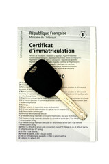 certificat d'immatriculation et une clef de voiture