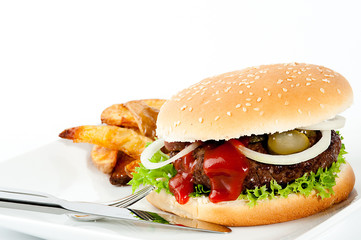 Hamburger mit Kartoffelecken