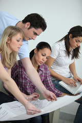 Groupe de jeunes en formation