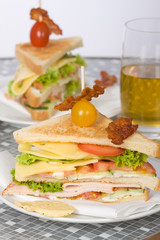 Sandwichspieß mit Saft