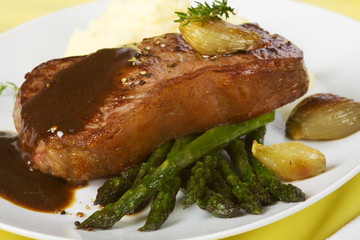 Rumpsteak mit Sauce