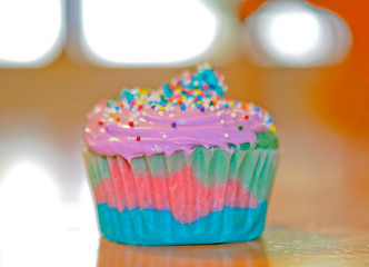 cupcakes colorful rainbow with purple icing