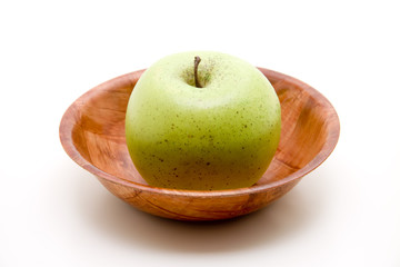 Apfel in Holzteller