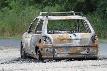 Obraz na płótnie Canvas wypaleni samochód
