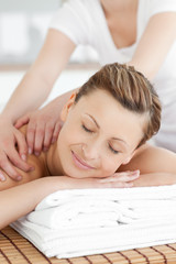Obraz na płótnie Canvas Smiling caucasian woman receiving a back massage