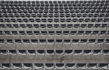 Viele Sitze im Stadion